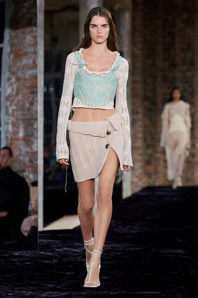 Look 30